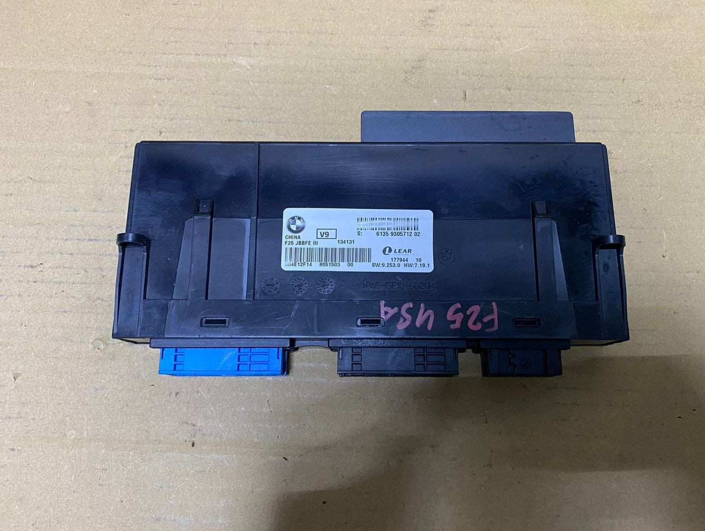 2011-2017 BMW X3 Body Control Module Junction Box 9305712 X3 F25 and X4 F26