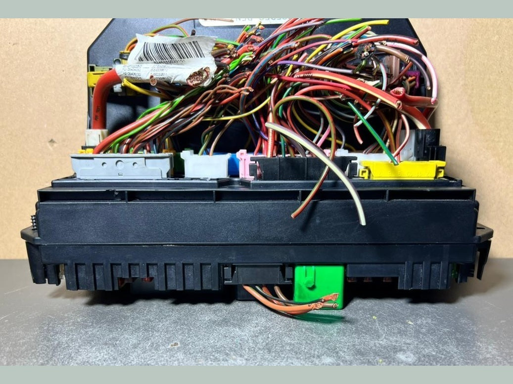 10-16 Mercedes-Benz W212 W204 Front SAM Modul Relais Sicherungskasten A212...
