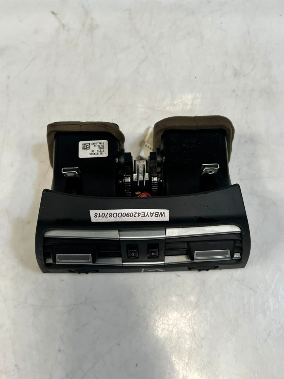 2008 BMW 750i 7 Series F01 F02 F03 F04 Rear Center Console Air Vent 9118249 