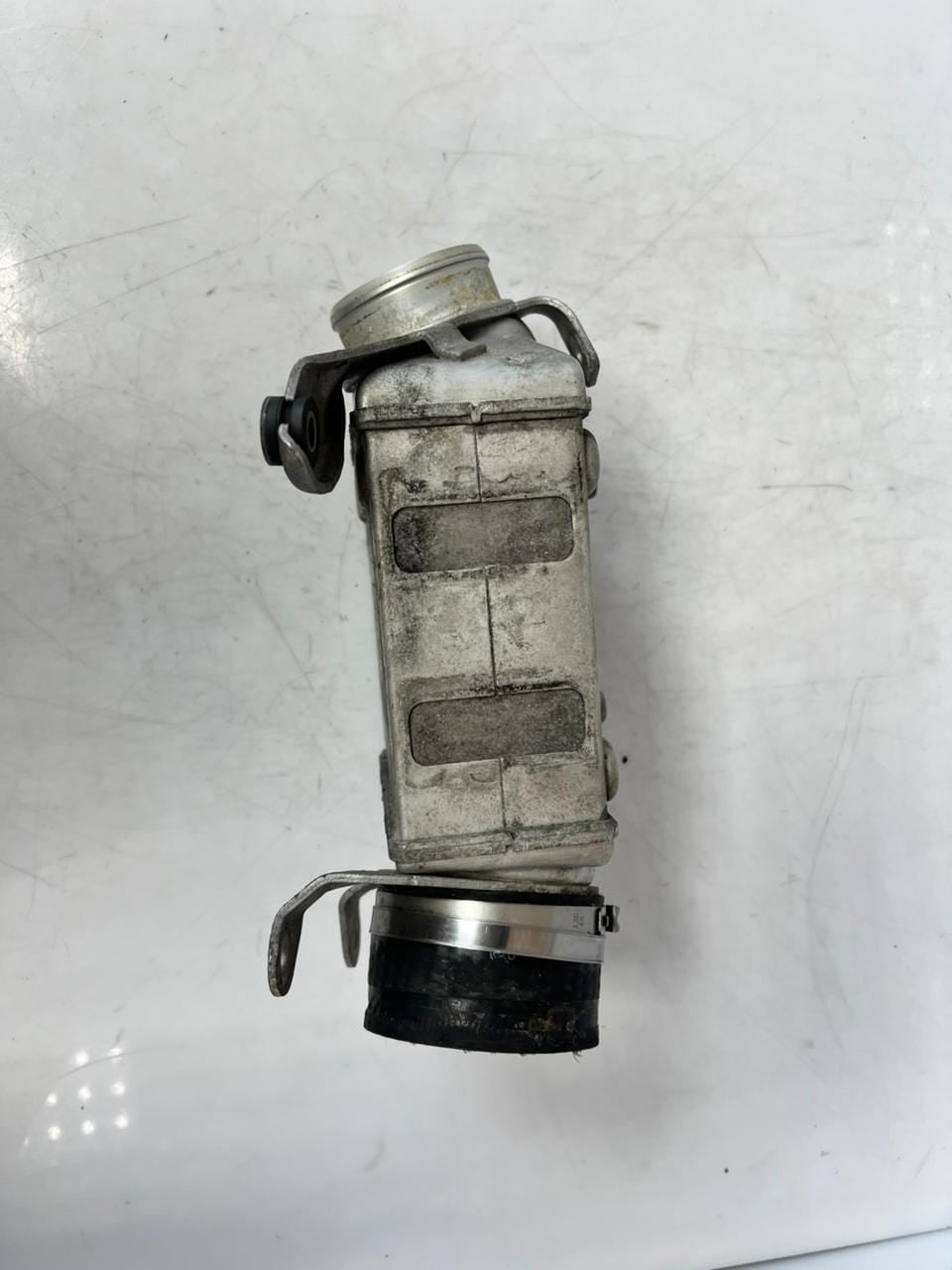 2010-16 BMW 550i 5' 6' X5 F15 X6 N63B44B LEFT Turbocharger Intercooler 7575405