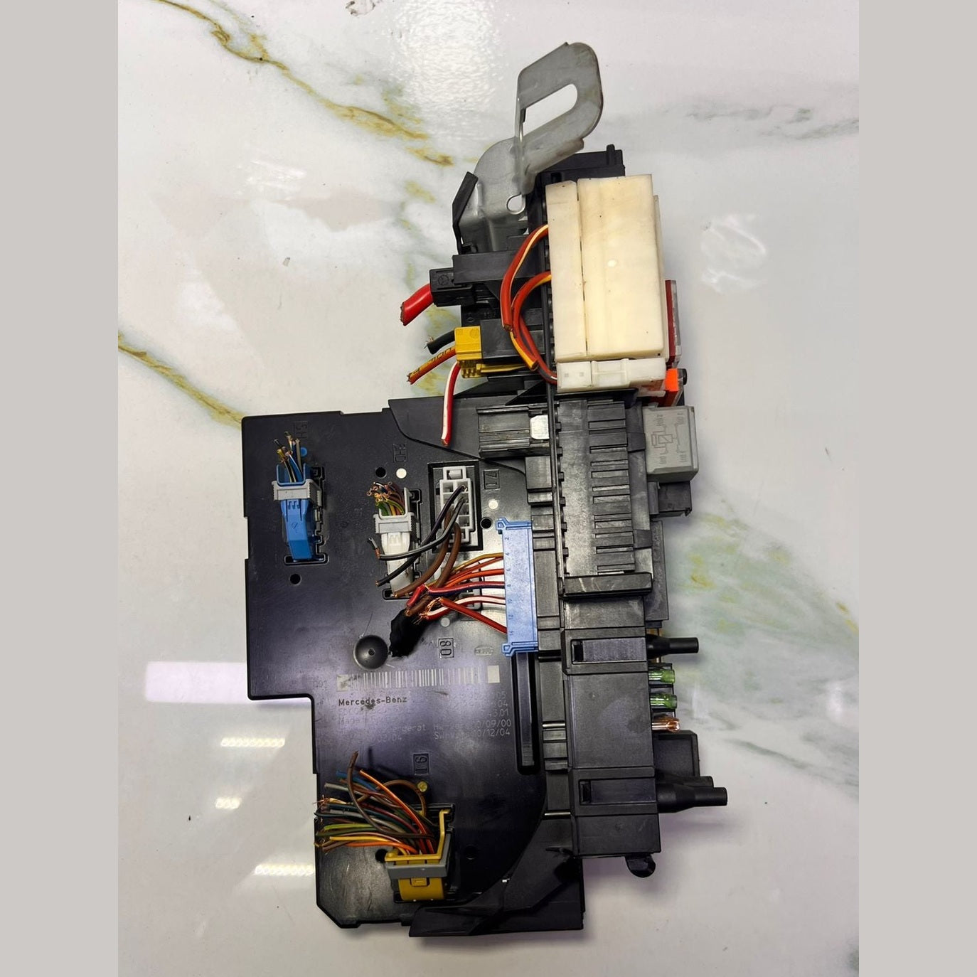 Mercedes-Benz W212 E300 Rear Sam Fuse Relay Box Module 212 9060105 E-Class E350 