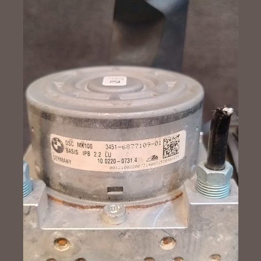 BMW X1 F48  ANTI LOCK BREACKING SYSYTEM MODULE  PUMP 6877109  (N159)  -6877110
