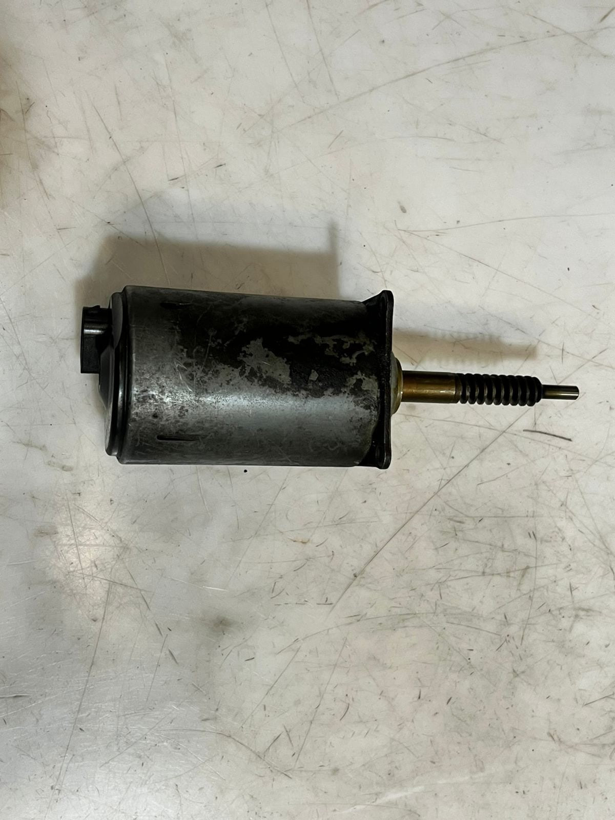 2002-2005 BMW 7 Series E65 E66 and 745i Camshaft Actuator 7506788 OEM