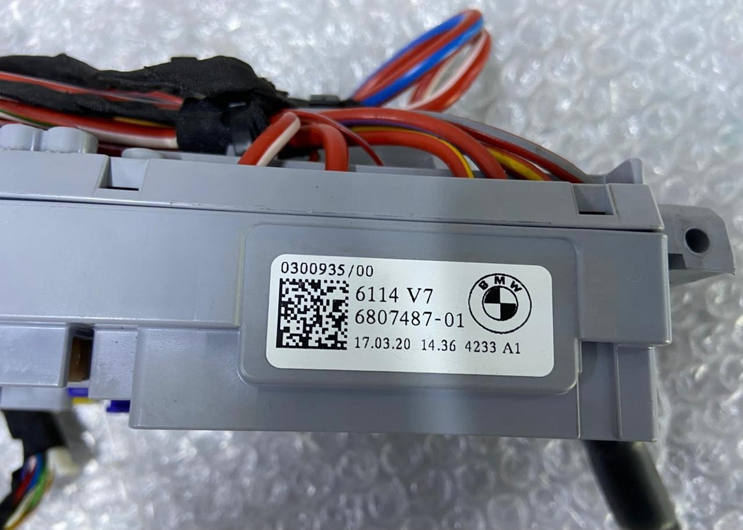 OEM BMW G20 X3 G01 Power Distribution Control Unit Module Front Fuse Box 6807487