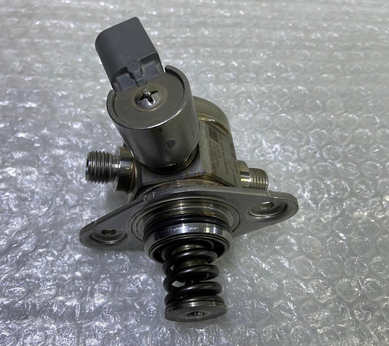 OEM BMW F20 F22 F11 Petrol N55 High Pressure Fuel Injection Pump 7610761 BOSCH