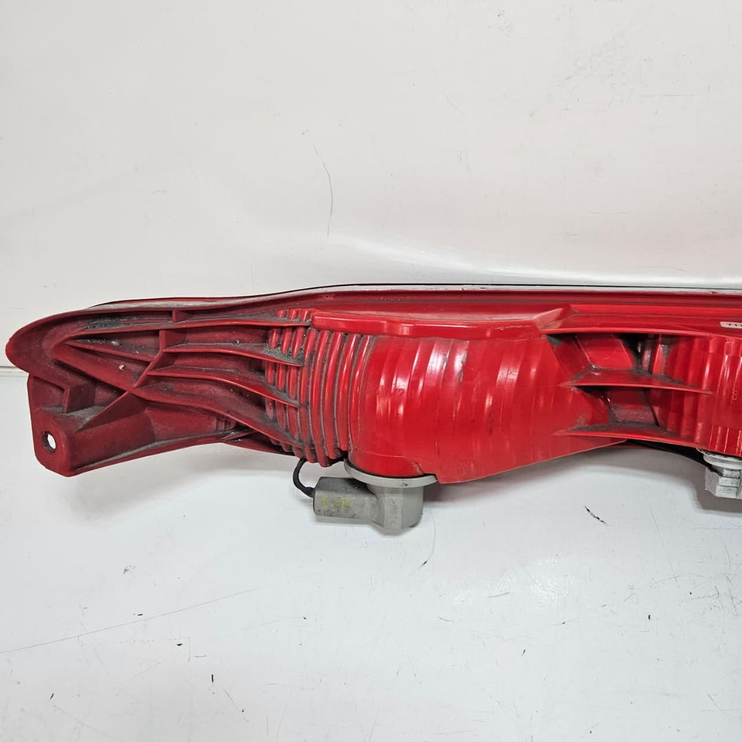 7177076-2008-2010 BMW 6 Series E63 E64 M6 650i Bumper Light Rear Right OEM
