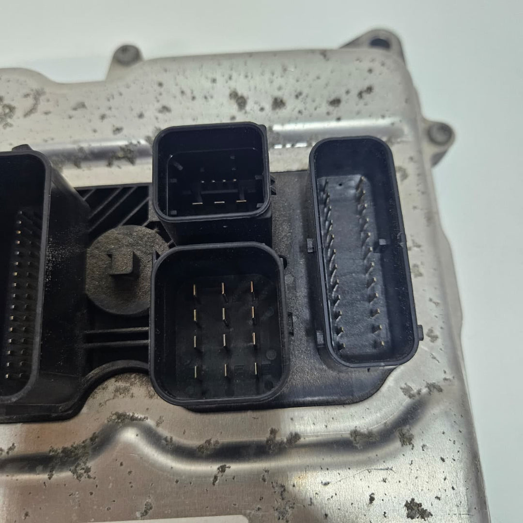 2011-2012 BMW F30 F31 N20 120i Engine Control Unit DME 8610635 OEM