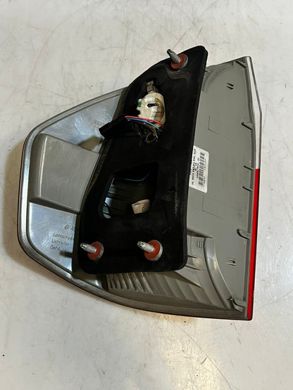 2006-2010 BMW X3 E83 RIGHT SIDE REAR Tail Light 7162210 OEM ECE