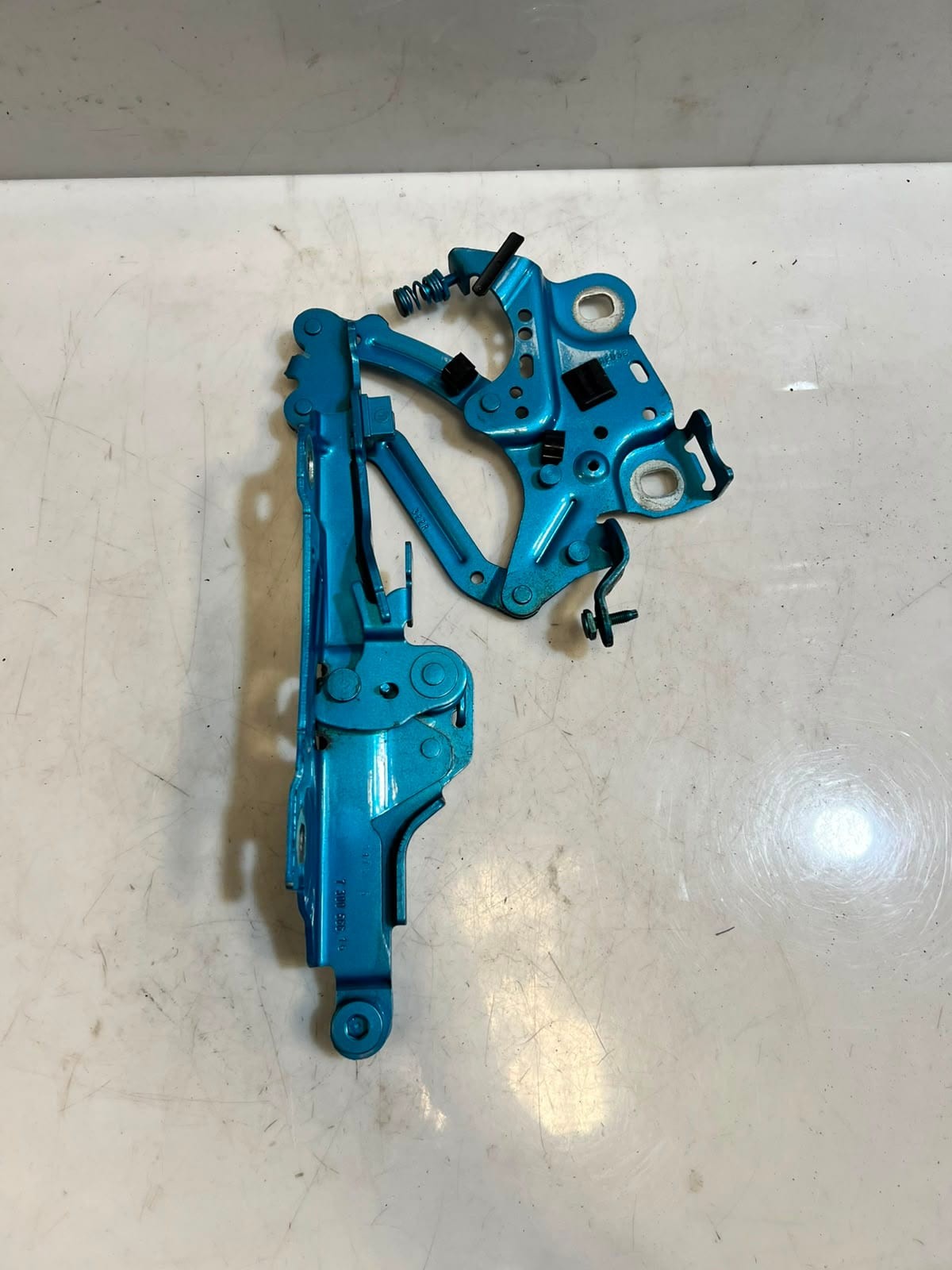 2015 Mini Cooper F55 F56 F57 B38 ENGINE FRONT HOOD Bonnet Hinge 7300566