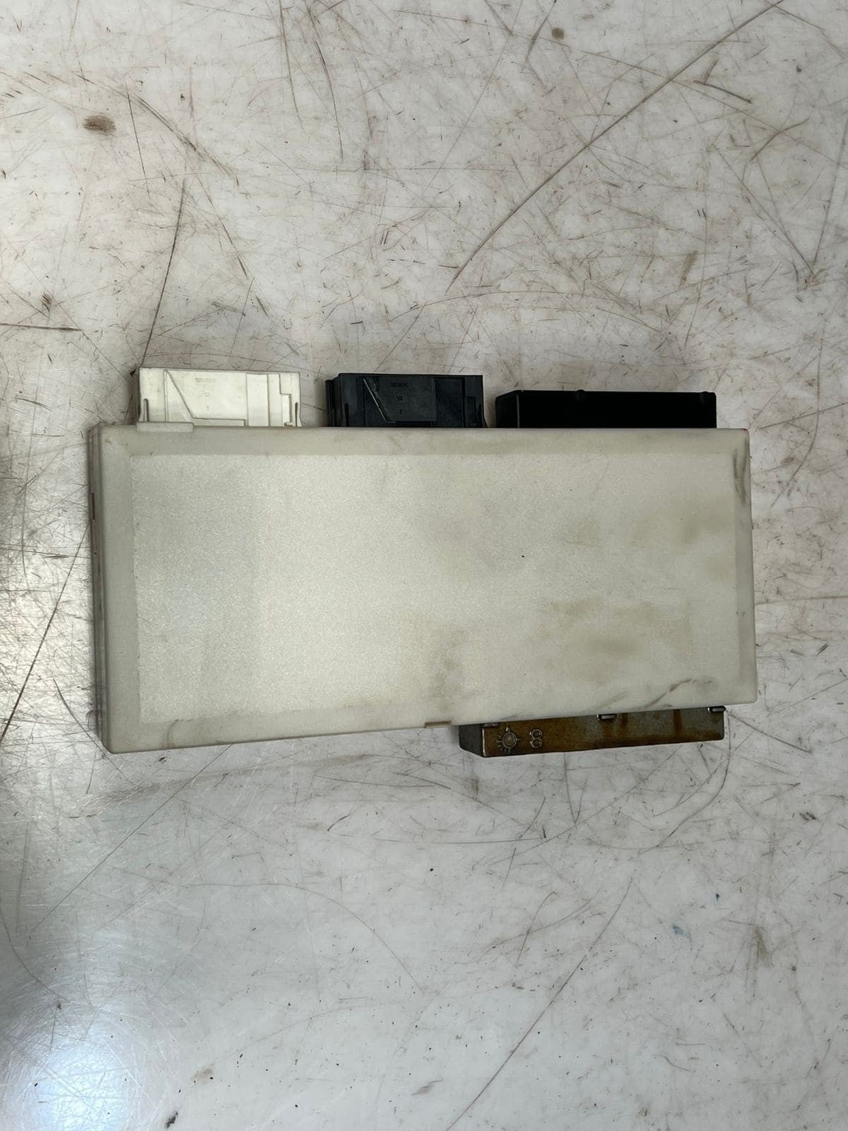 1996-2003 BMW 5 E39 E38 520I GM3 Body Control Module BCM 8376692 OEM