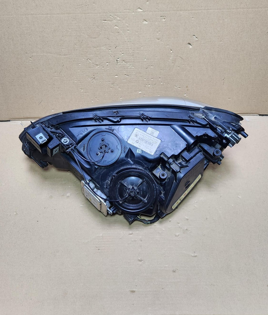 BMW Xenon Headlight Right Bi Xenon 7225230 7 Series F01 F02