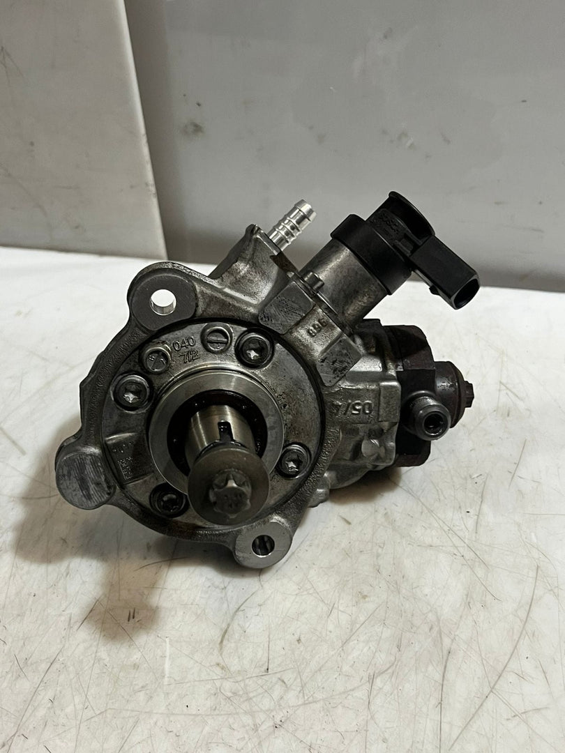 BMW  F10 F20 F21 F30 N47S1 High Pressure Fuel Injection Pump 7823456 0445010528