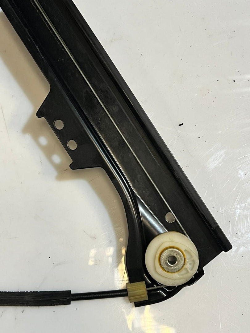 2006-2010 BMW 550i 5 Series E60 E61 Front Right Window Regulator 7184384 OEM