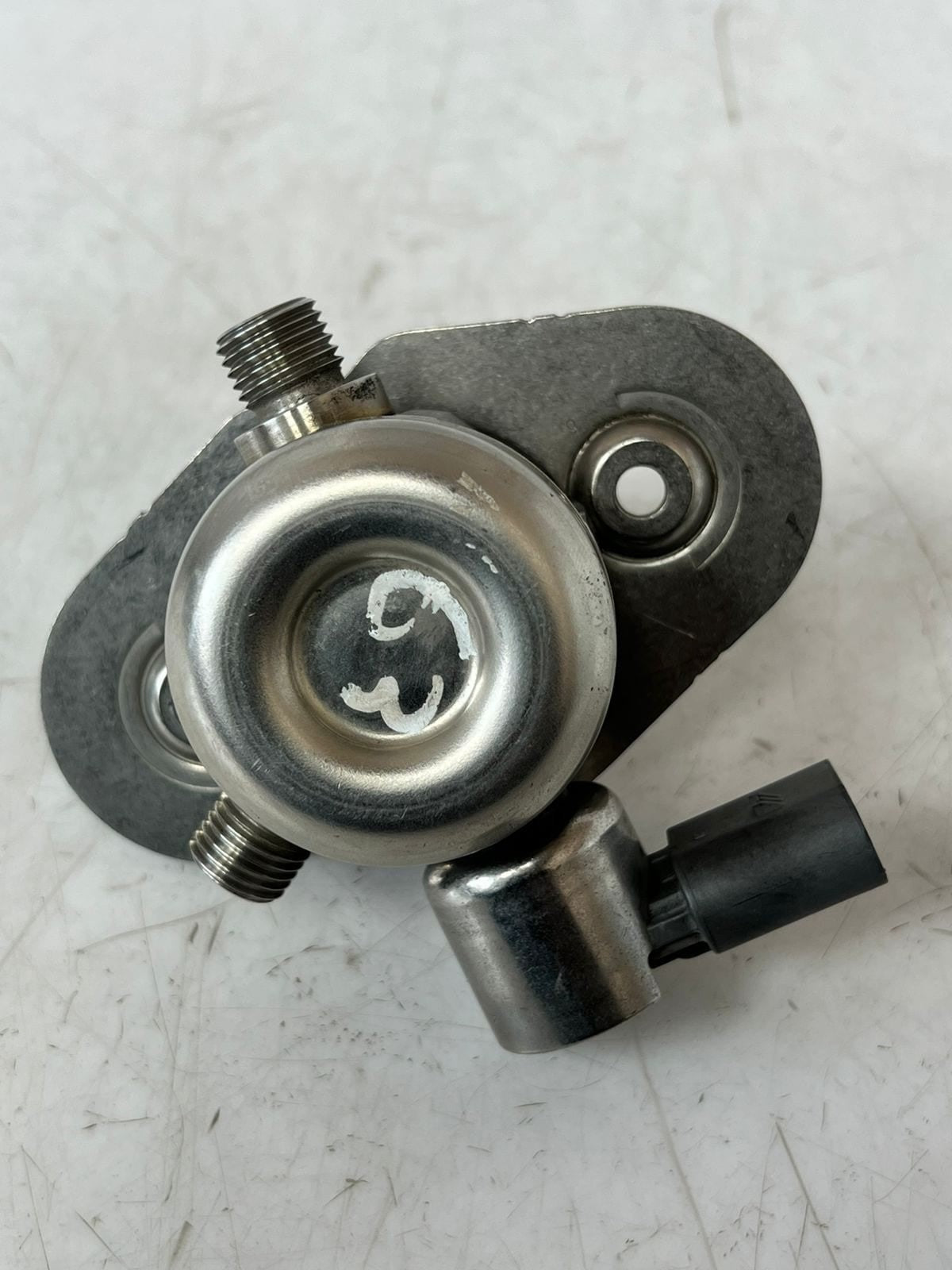 2013-2018 BMW 650i N63 X5 X6 M5 550I xDrive High Pressure Fuel Pump 7599865 OEM