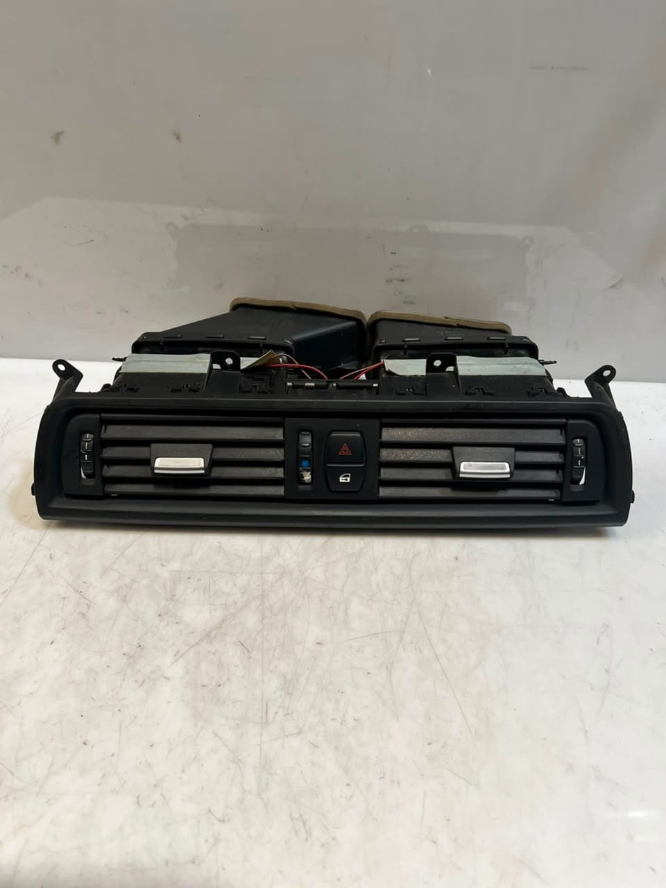 2013-2017 BMW X5 5 Series Gran Turismo F07 Rear Air Vent Grill 1682811 OEM