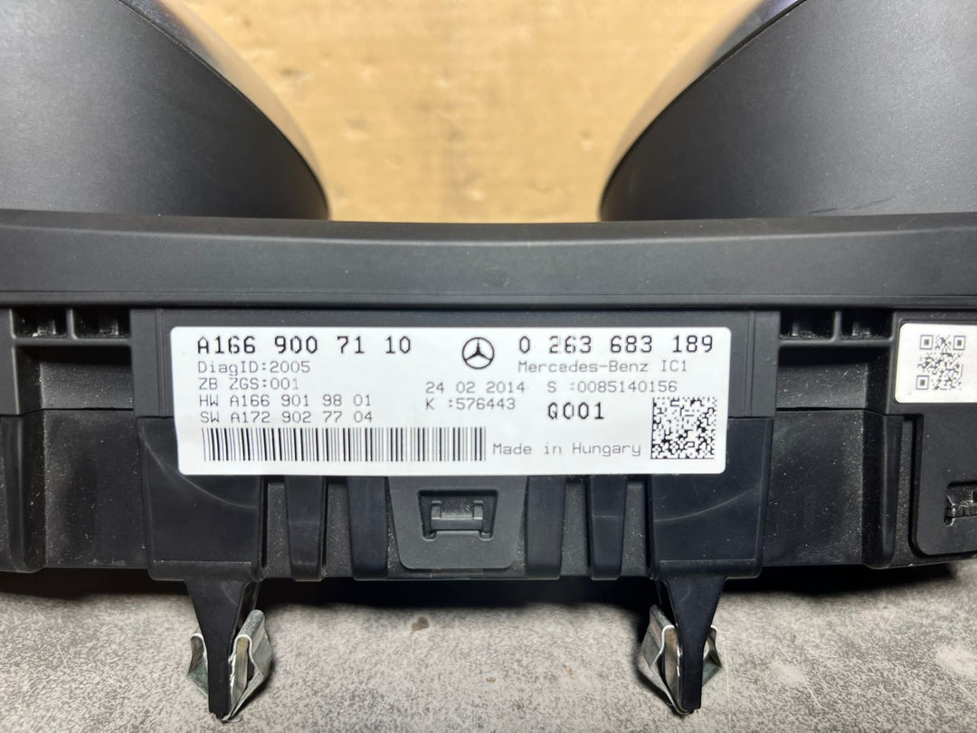 13-16 Mercedes-Benz W166 GL GLE Instrument Cluster Speedometer A166 9007110 OEM
