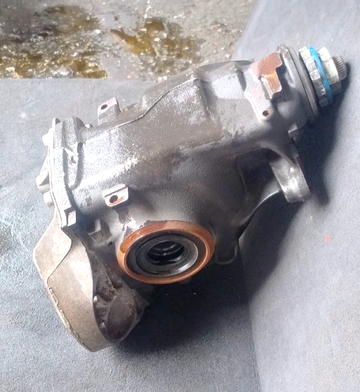 BMW F30 F31 F32 F33 F34 REAR DIFFERENTIAL CARRIER DRIVE RATIO 2.81 P/N 7605589