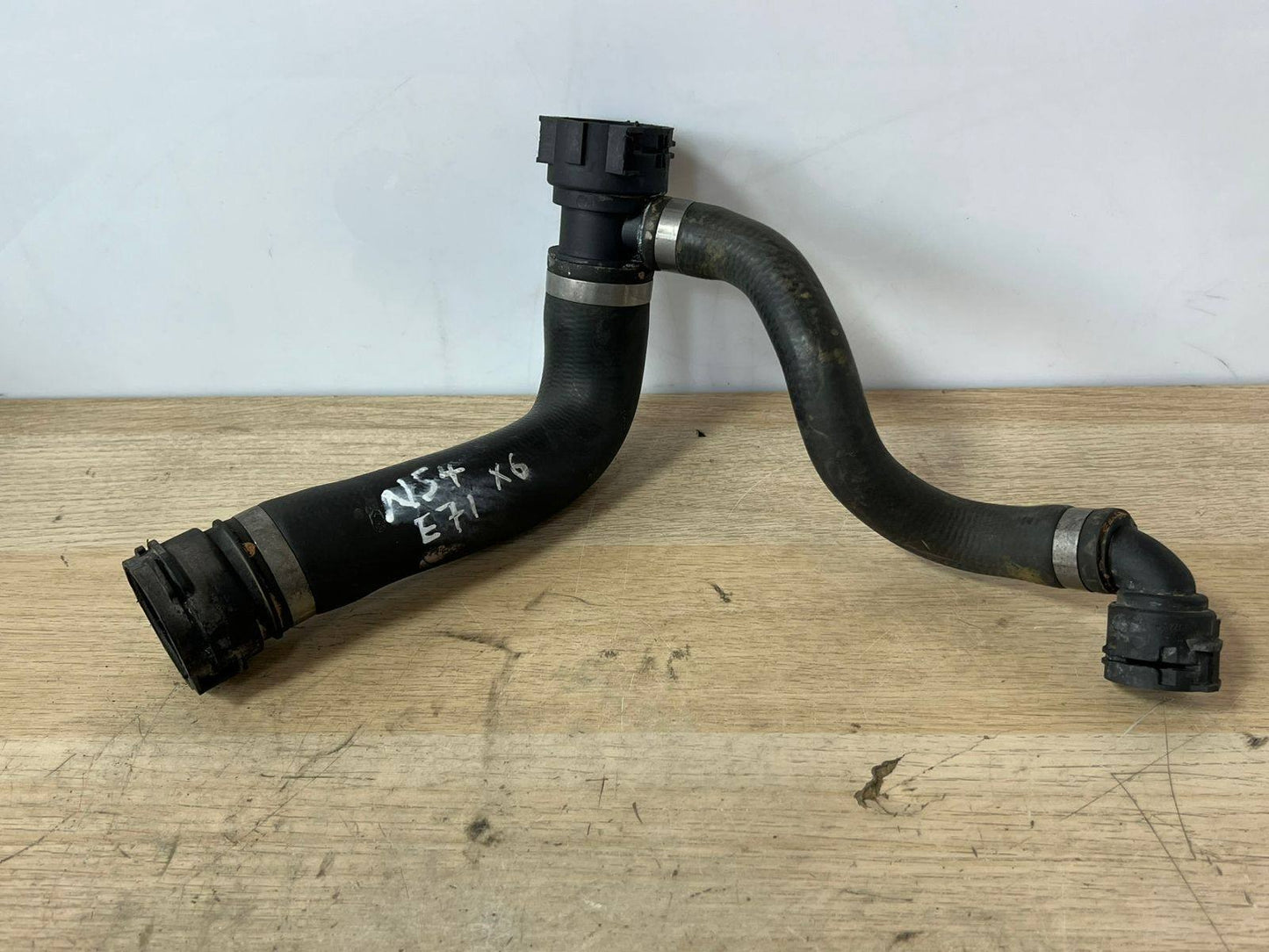 08-19 BMW E70 F71 F16 F15 X5 3.0L ENGINE COOLANT RADIATOR UPPER HOSE TUBE OEM