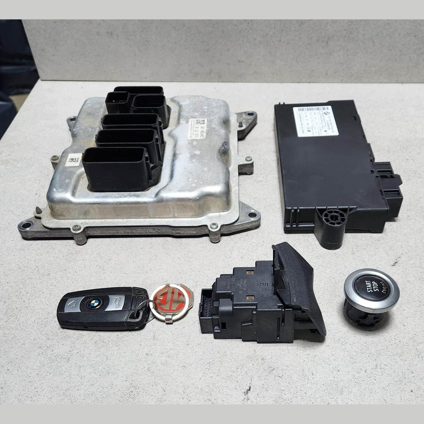 2014 BMW X1 E84 N20 Engine Control Unit ECU Set 8631727 OEM