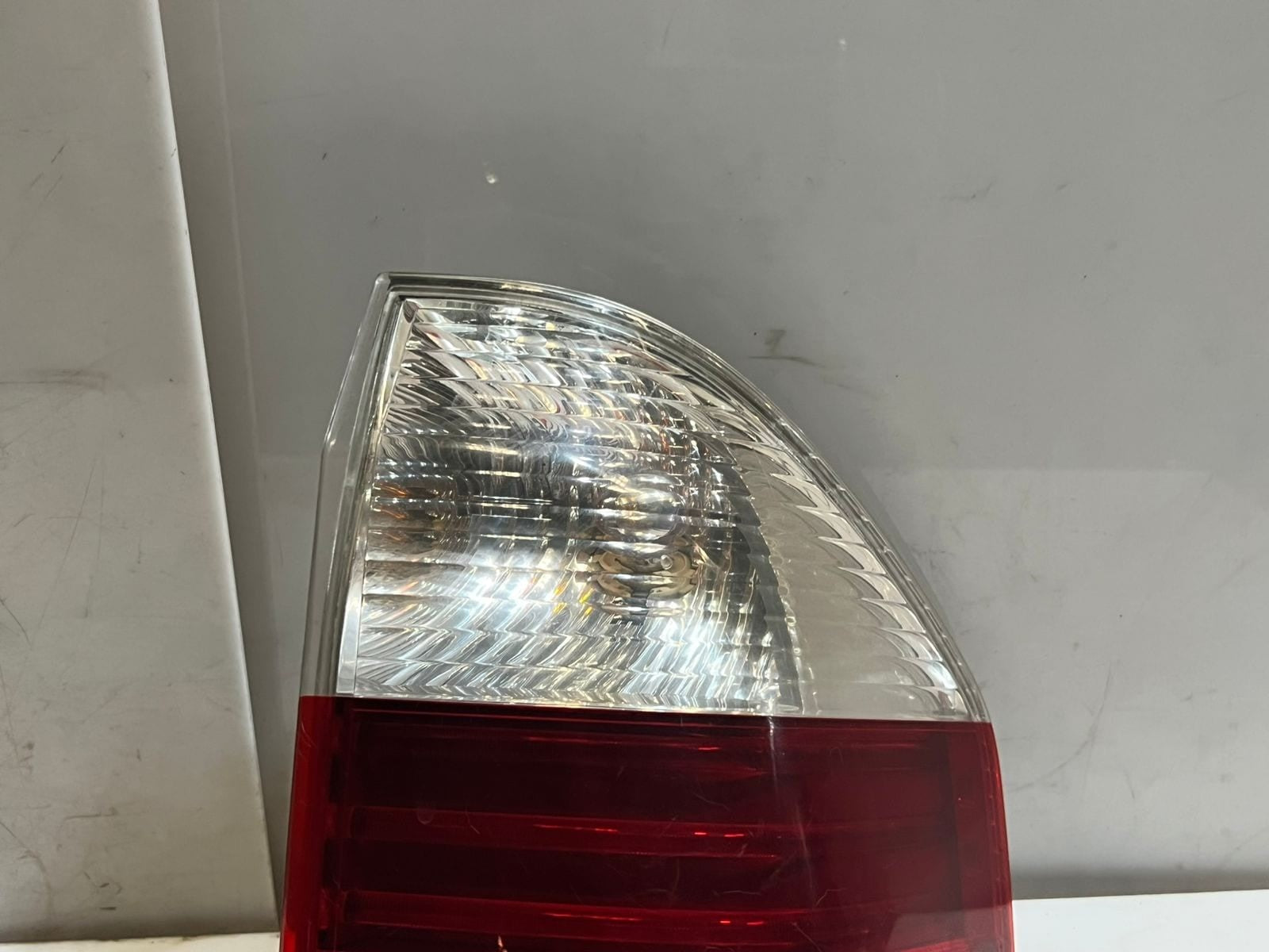 2006-2010 BMW X3 E83 RIGHT SIDE REAR Tail Light 7162210 OEM ECE