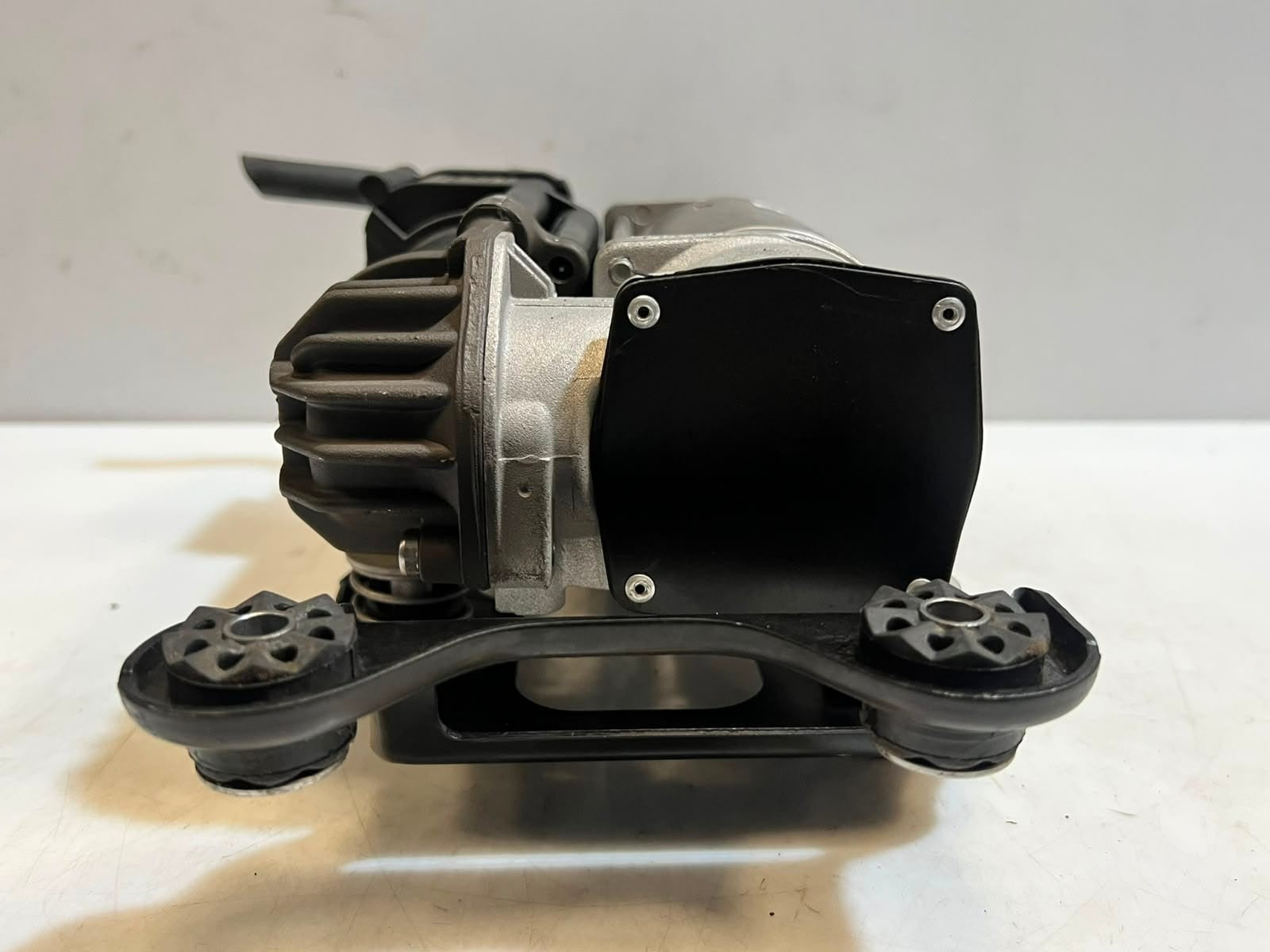 2015-2019 BMW X5 F15 F85 X6 F16 F86 Air Suspension Compressor Motor 6875177 OEM