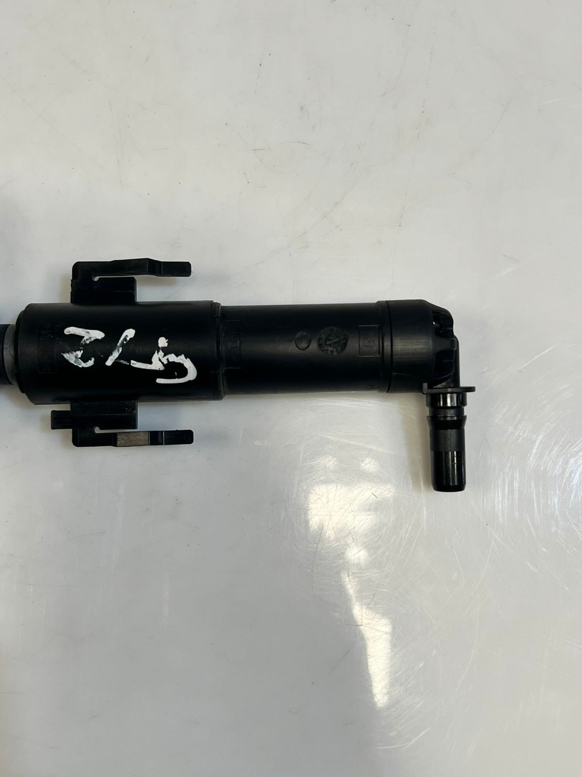 2015 BMW 740i 7 Series G11 G12 HIGH PRESSURE Headlight Washer Nozzle 7357354