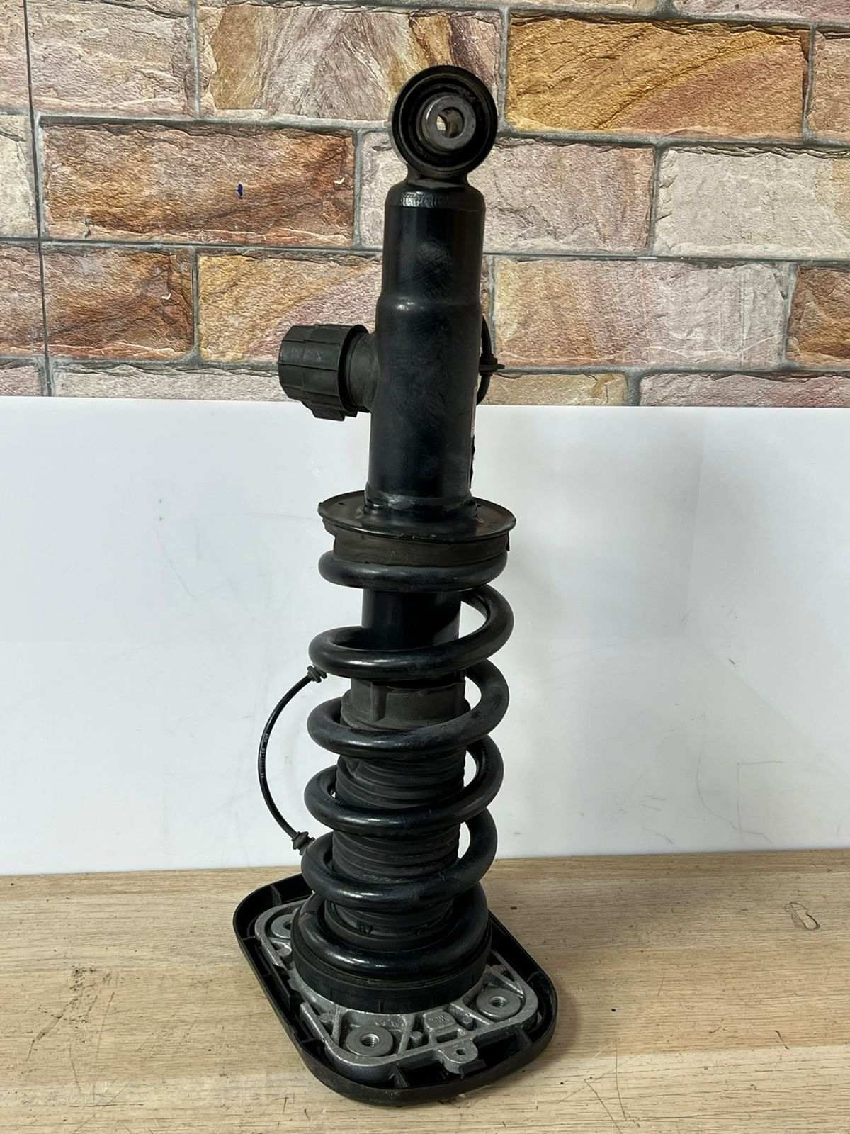 2018-2023 BMW X5 Shock Absorber 6869024 X5 G05 and X7 REAR RIGHT VDC 