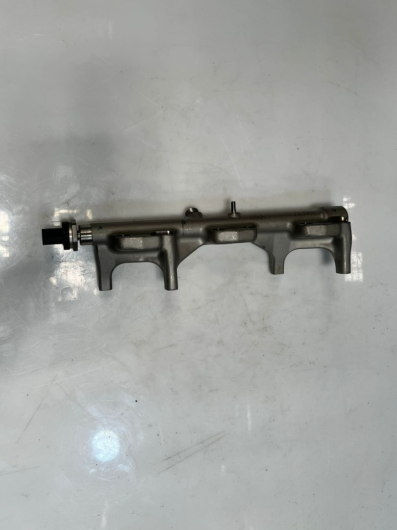 BMW F20 F30 LCI Mini F55 F56 1.5 petrol B38 Fuel Rail High Pressure 7639975 OEM