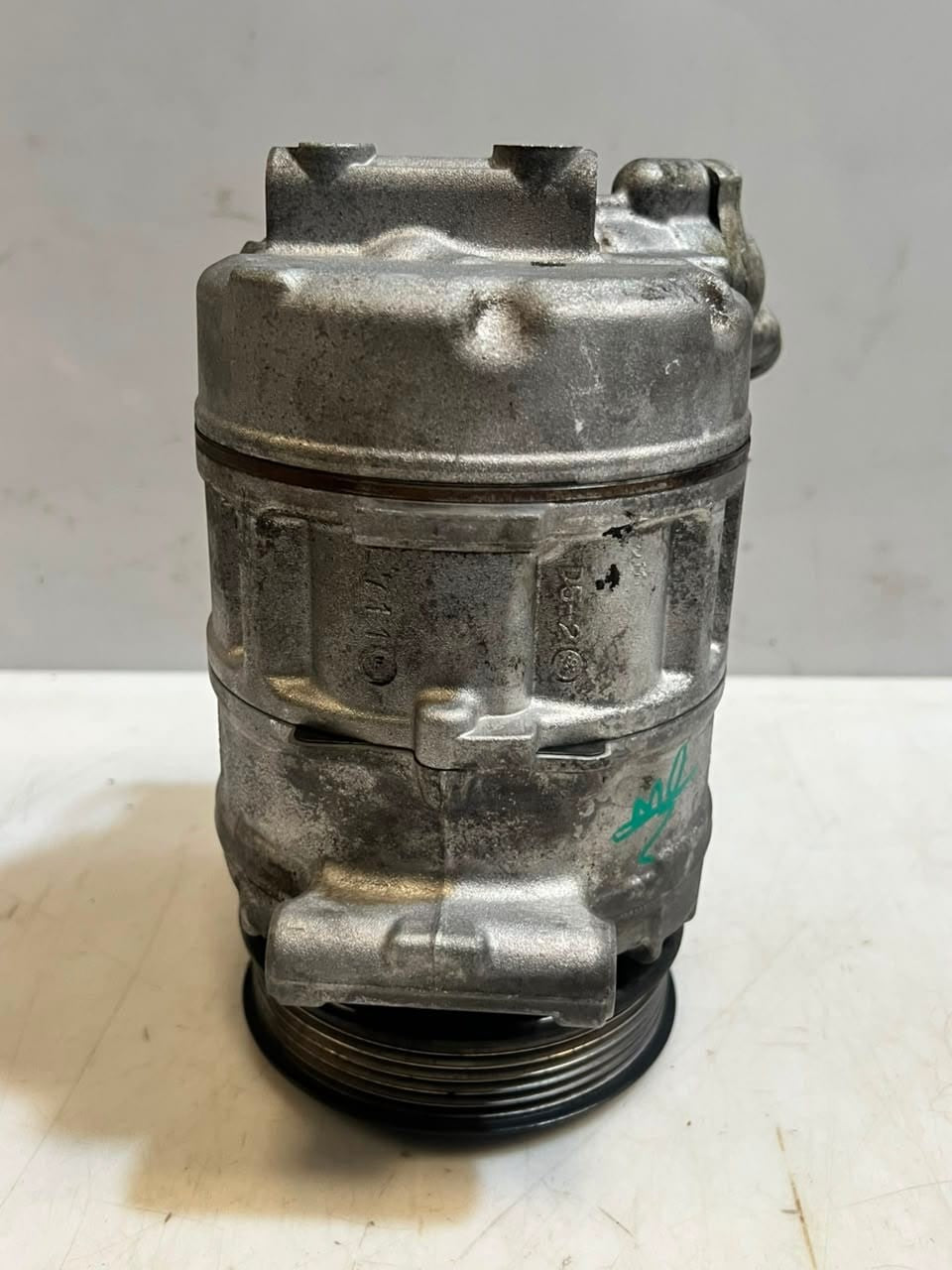 BMW 525i E60 E61 E63 E64 E65 E66 3.0L Air Conditioning Compressor 6956715 OEM