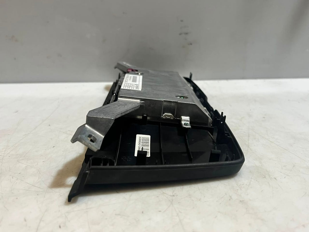 2013-2018 BMW 650i and 640i GPS RADIO SCREEN Central Information Display 9284975