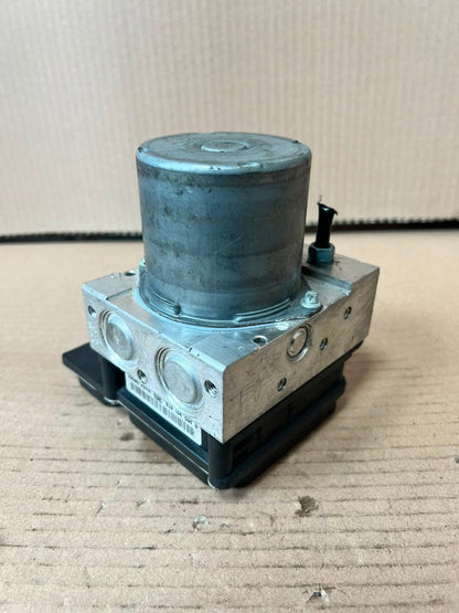 2011-2015 BMW X1 E84 xDrive 20d ABS Hydraulic Pump Control Module 6799417 OEM