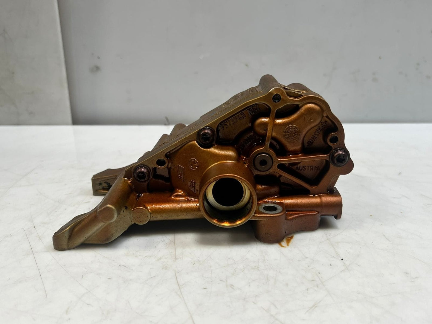 2011-2012 BMW X3 F25, 528i F10 and Z4 E89 3.0L Engine Oil Pump 7573748 OEM