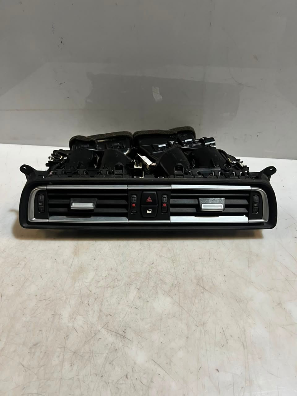 BMW 7 Series F01 F02 F03 F04 750i Center Dash Air Vent 9115859 OEM RHD