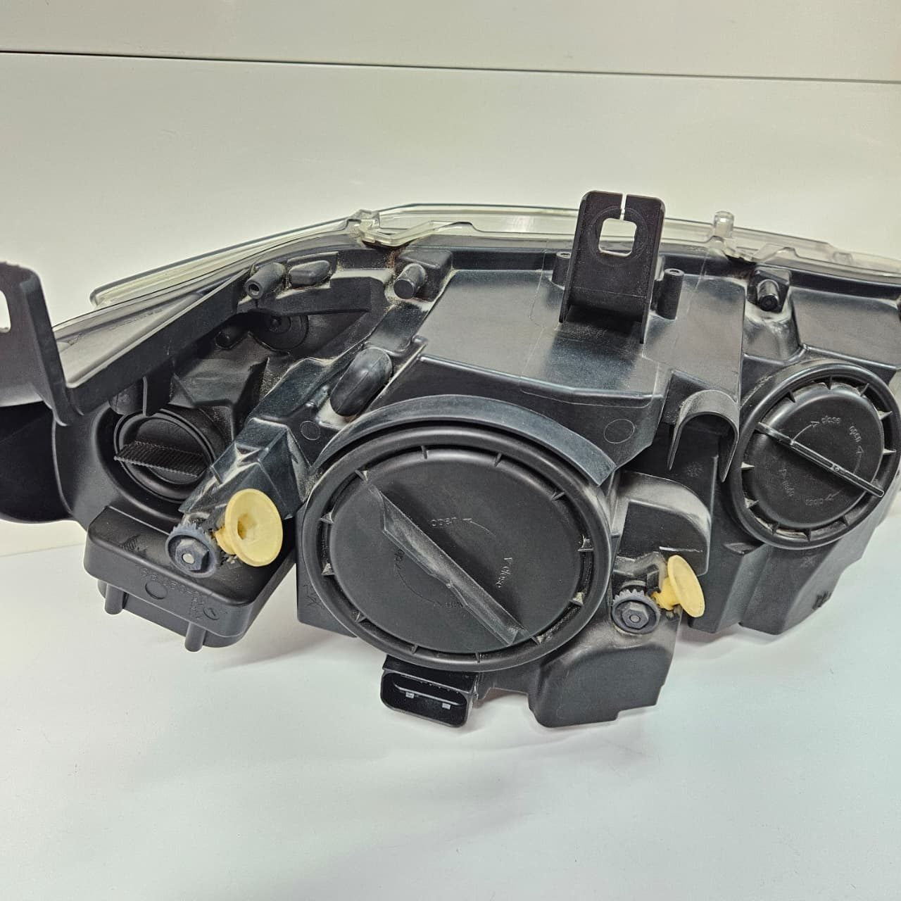 OEM 2008-2014 BMW X6 E71 Left Side Xenon Headlight ECE 7271359