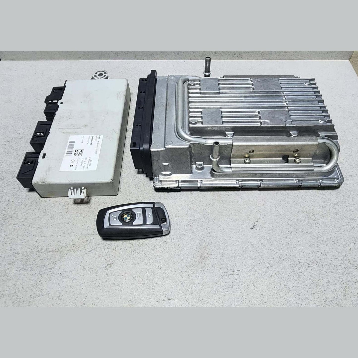 2011-2012 BMW 750i Engine Control Module 7619884  7 Ser F01 F02 F03 F04 ECU SET