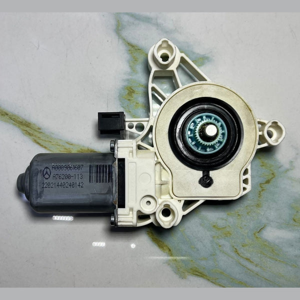 13-18 Mercedes-Benz W246 CLA Window Motor Front Right Side A000 9061607 OEM