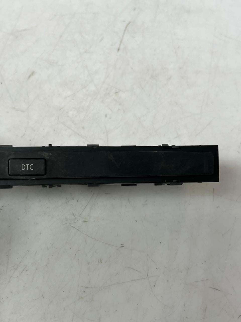 2004-2006 BMW 5' E60 E61 525i 530i 545i Center Console Switch 6969411 OEM