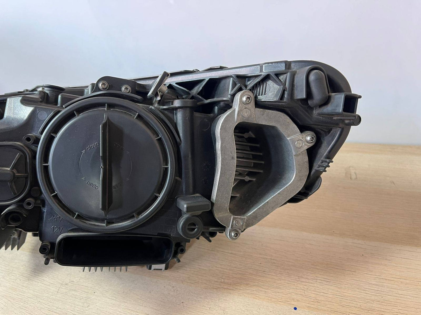 BMW 5 Gran Turismo GT F07 7199610 2010 RHD Xenon Front Right Headlight