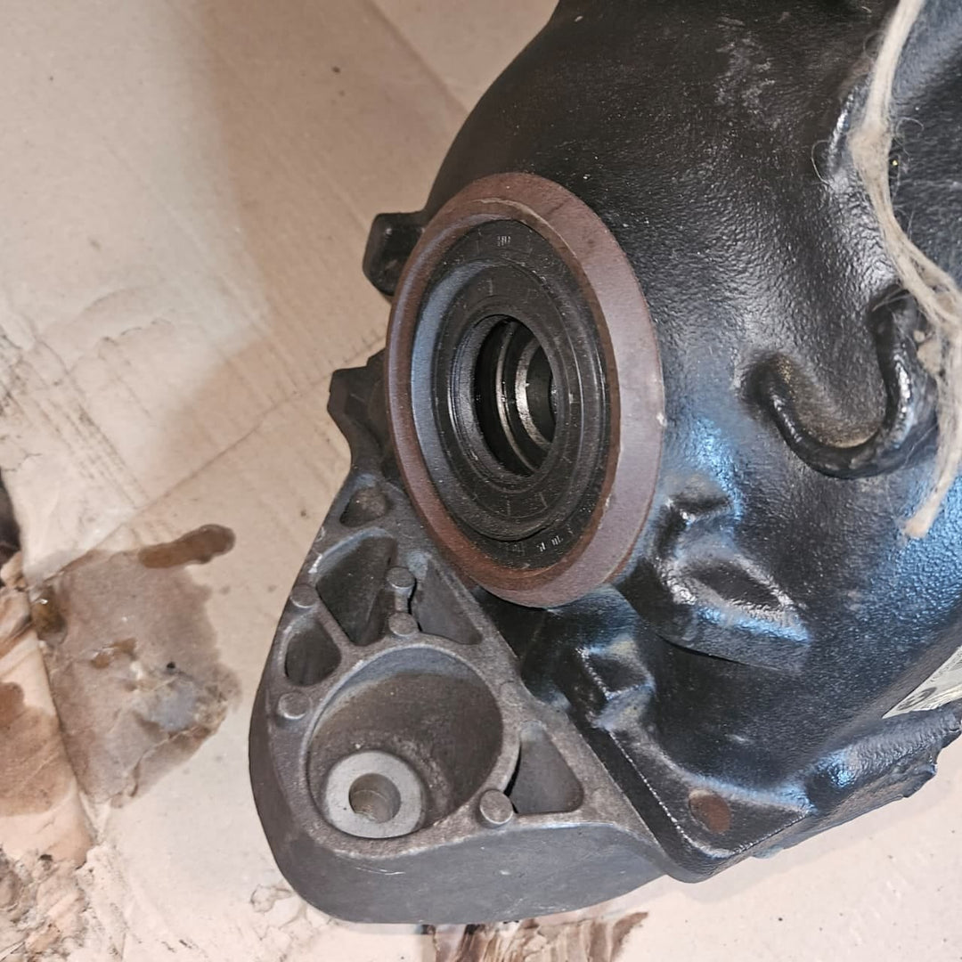 OEM BMW  3 Series F30 F31 F35 Rear 2.81 Differential 7605589