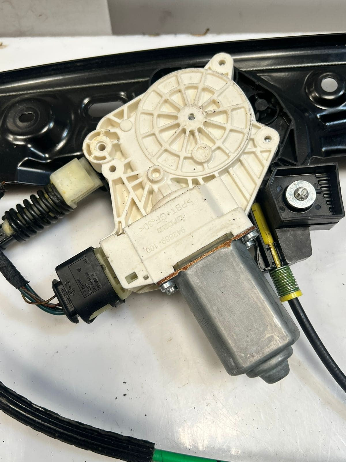 2014 BMW M5 F10 Front RIGHT Door Window Regulator With Motor 7182112 OEM