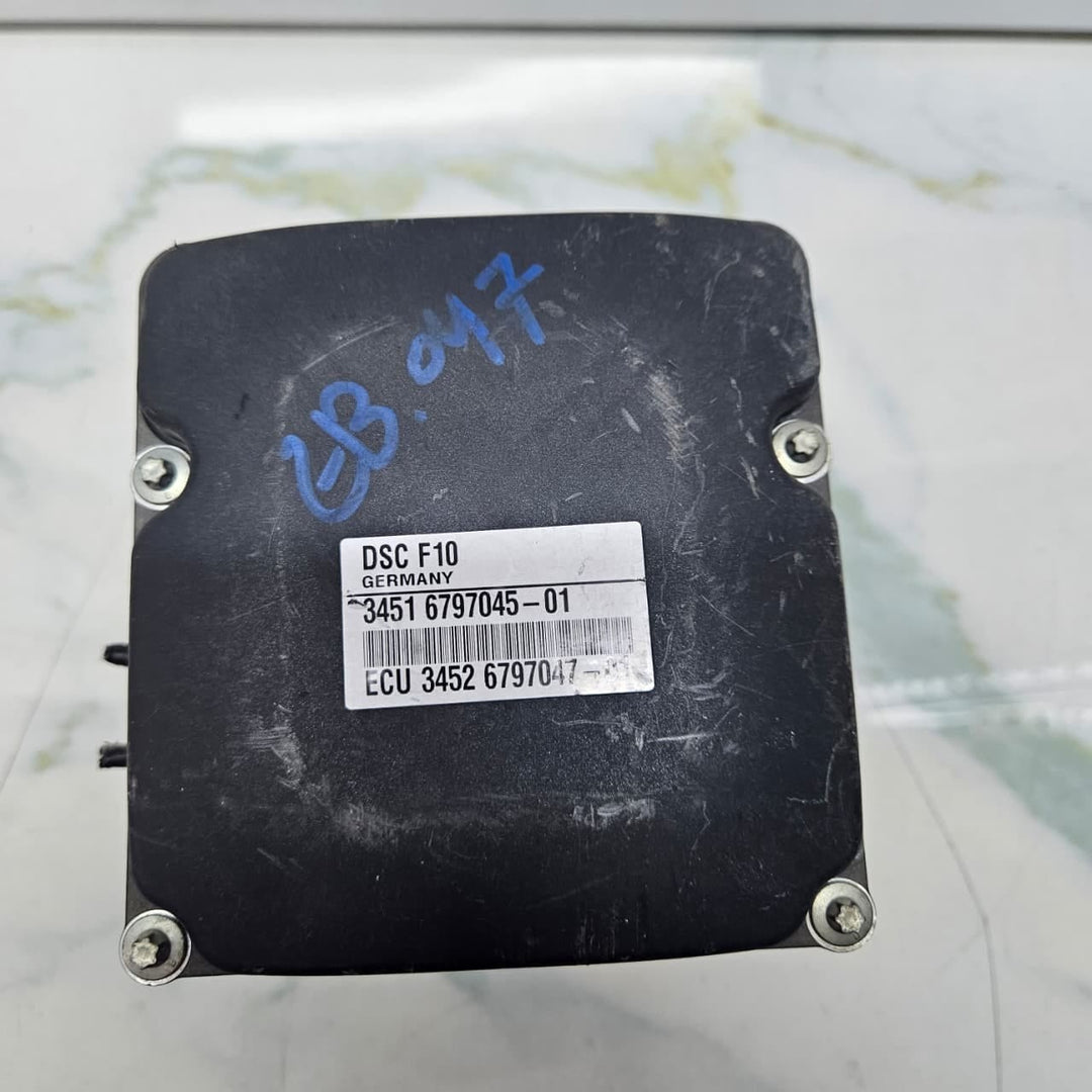 2010-2016 BMW 5 Series F10 F11 528i ABS Hydraulic Pump 6797045