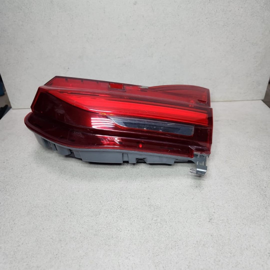 2016-2019 BMW 740i Rear Tail Light 2583246 7 Series G11 G12 