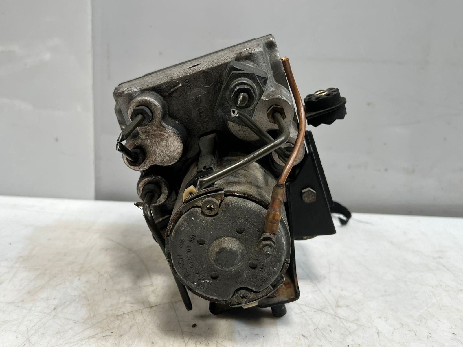 1997-2000 BMW 528i 5 Series E39 Abs Brake Pump Module 0265217000 1090910 OEM