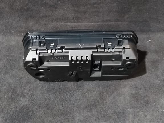 BMW 3 E90 E91  SPEEDOMETER / INSTRUMENT CLUSTER - 9242344