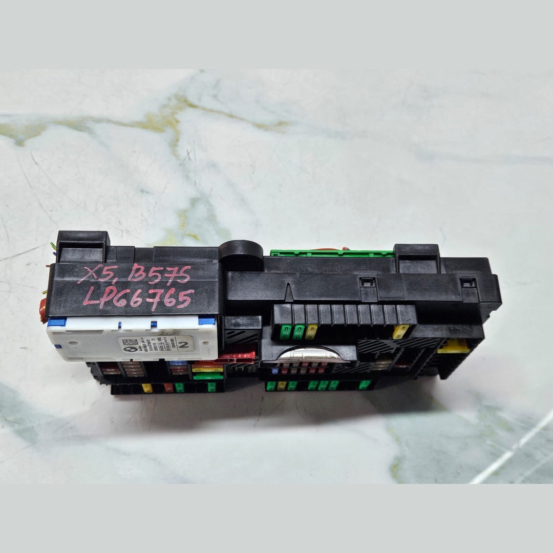 2019-2023 BMW X7 X5 G05 Rear Power Distribution Fuse Box 8706212 OEM