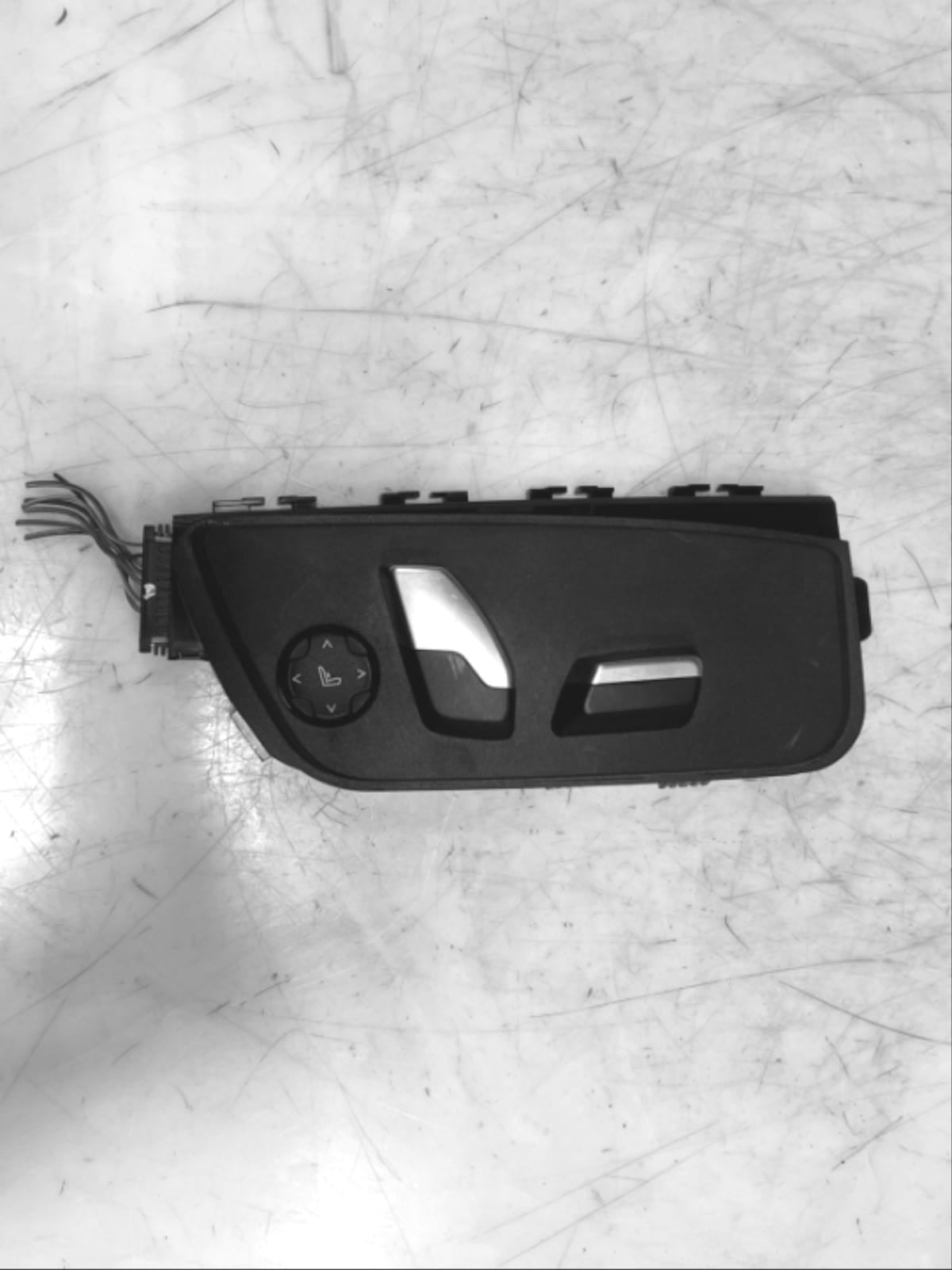 2016-2022 BMW 740i Front Right Seat Adjustment Switch 9384518 OEM
