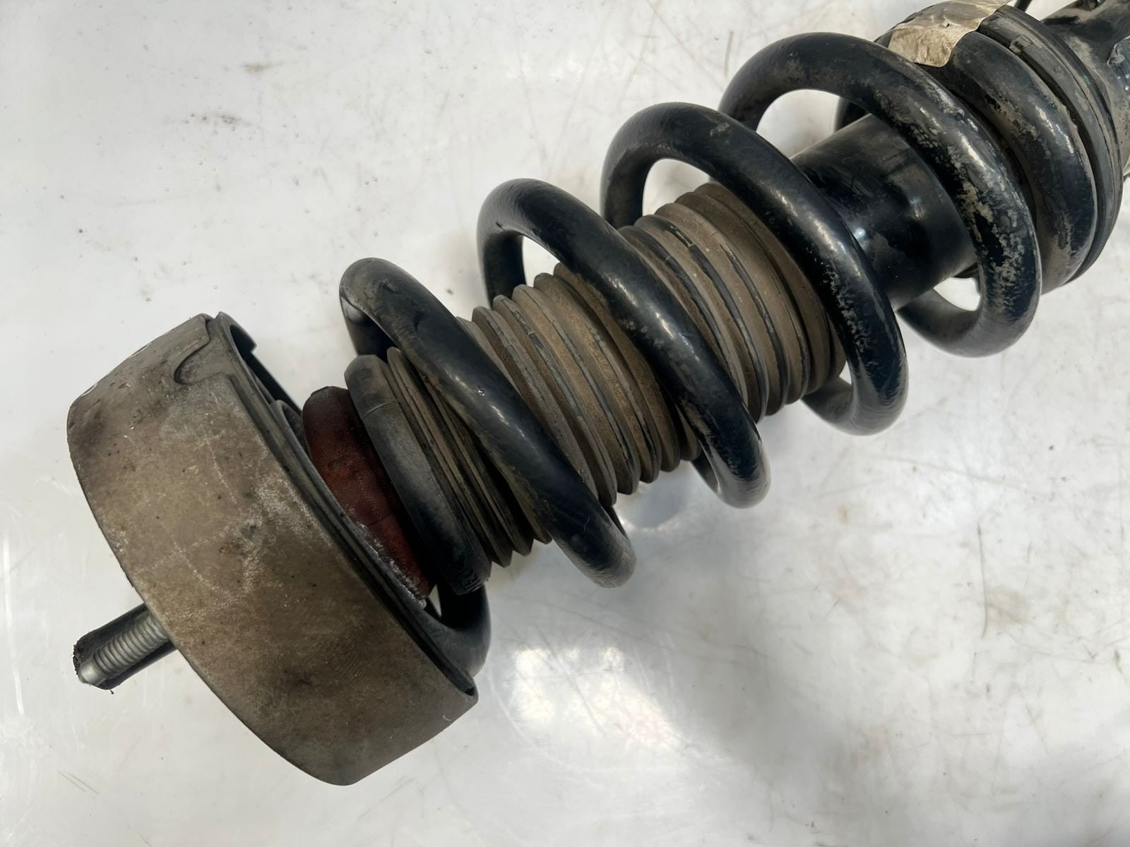 2013-2018 BMW X5 F15 X6 F16 F85 Front Shock Absorber With Coil Spring 6875084