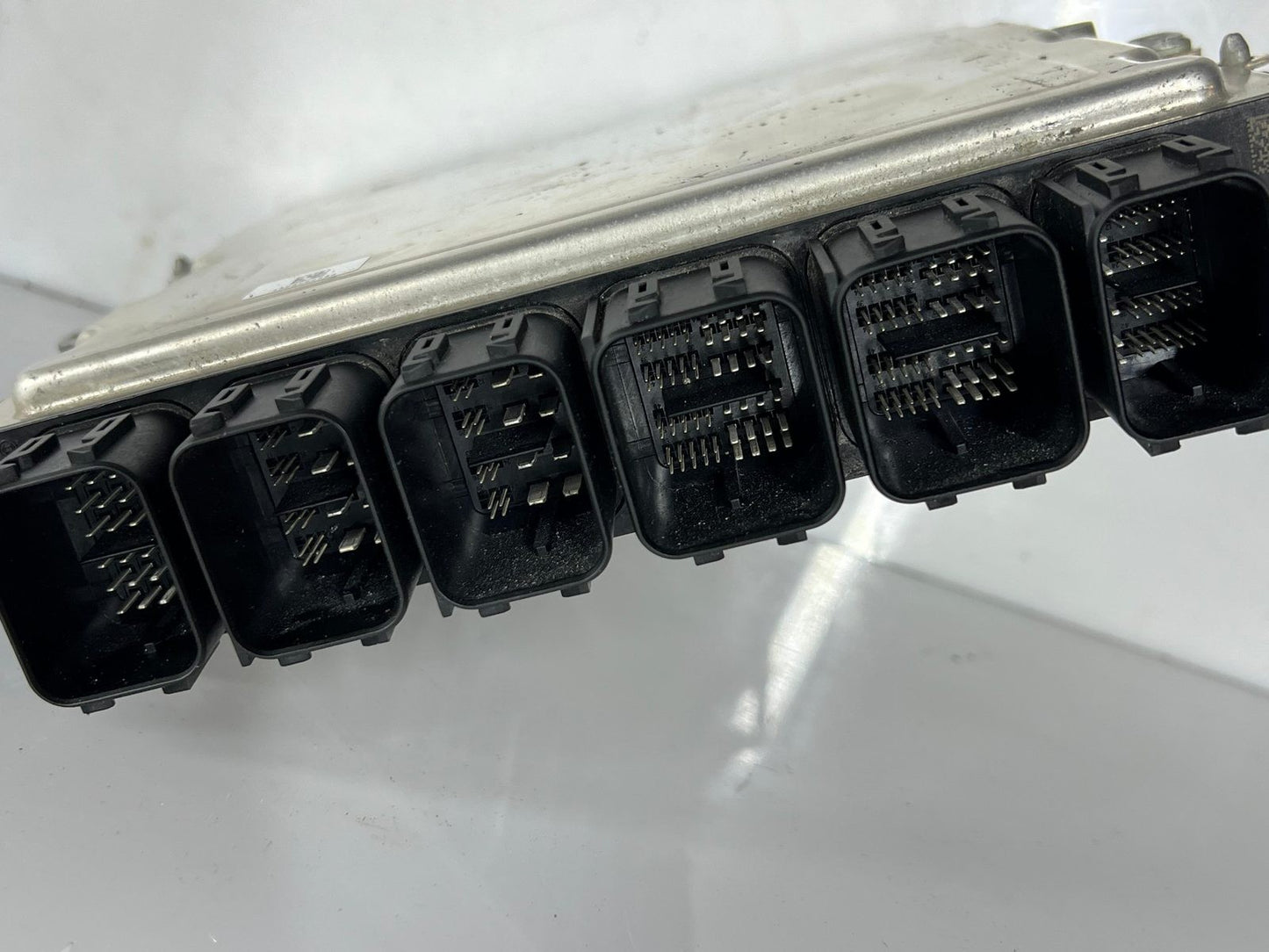 2016-2018 BMW 7 Series G11 G12 750li Engine Control Unit 8680196