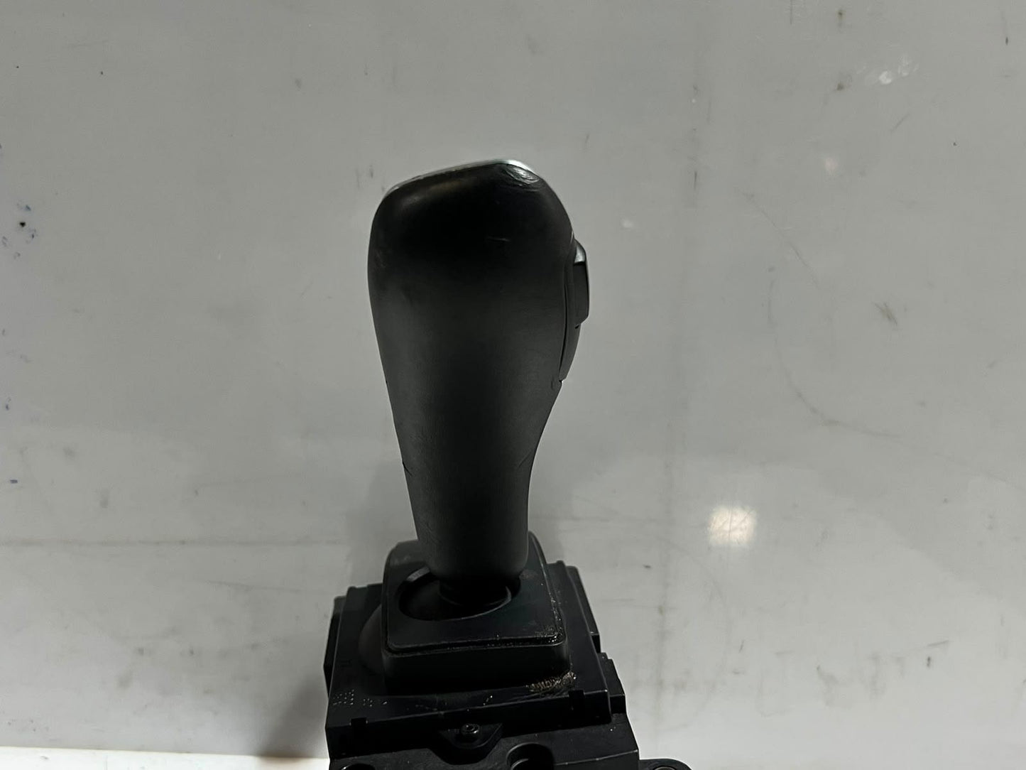 2011 BMW 550i, 5 Series F10/F11 7' Automatic Gear Selector Shifter 9218101 OEM