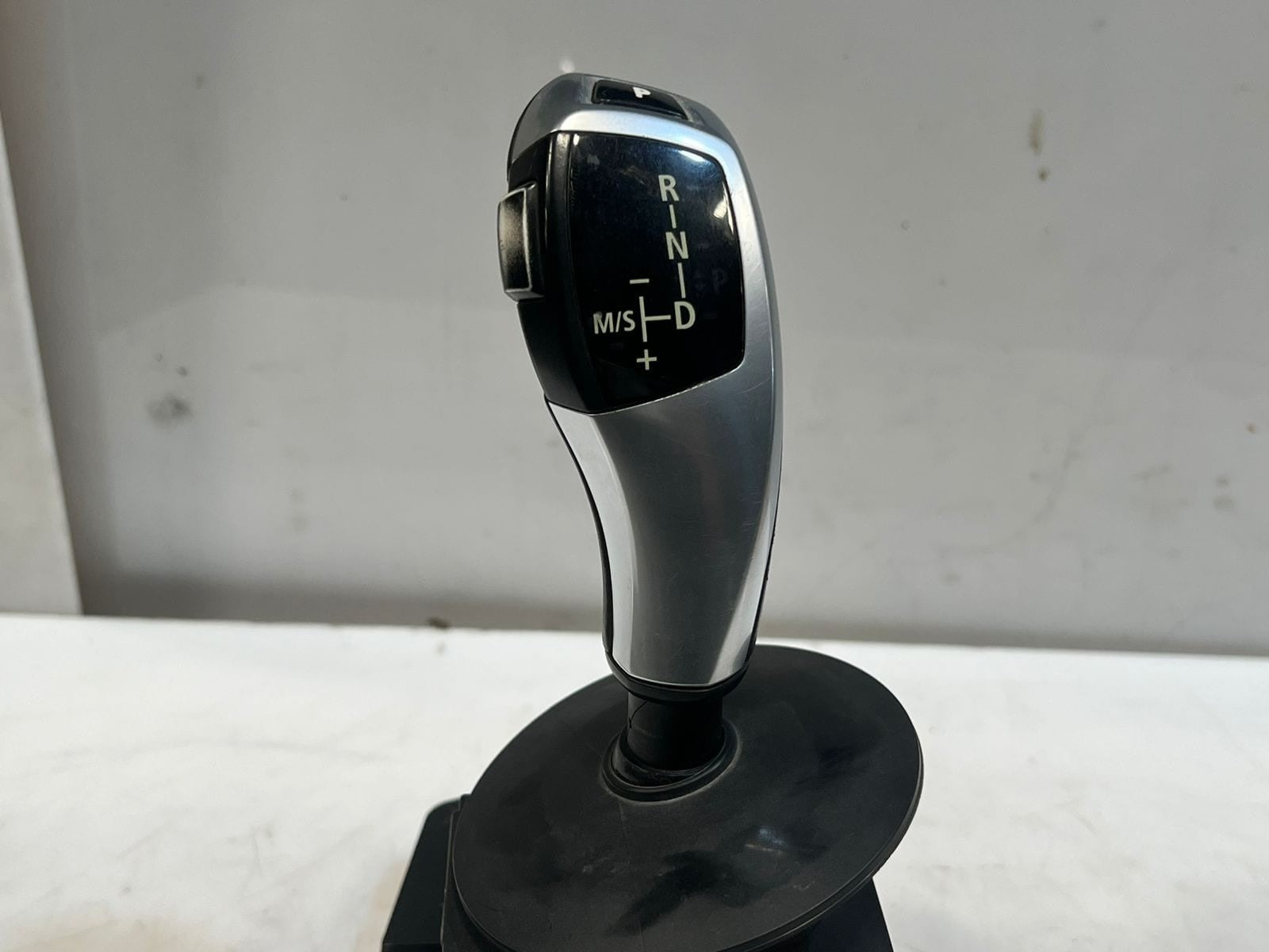 BMW 5 Series E60 and E61 Gear Shifter Selector Automatic 9165669 OEM